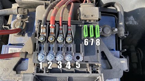 Schema Panou Sigurante Baterie Golf 4 Ce semnifica tablou sigurante / relee VW Golf 4 (Mk4), Bora, Passat B5